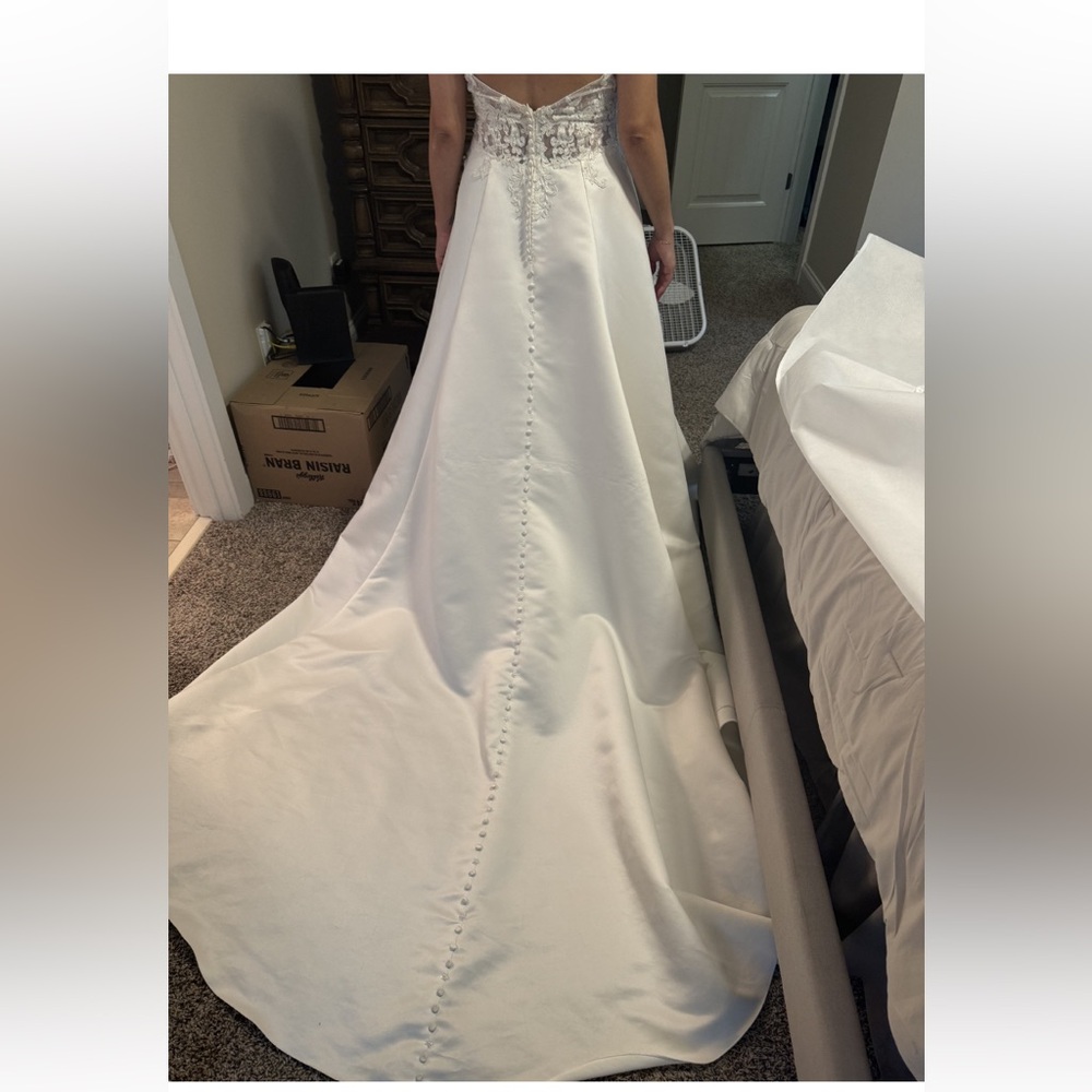 Brand new wedding dress. Private label by G.